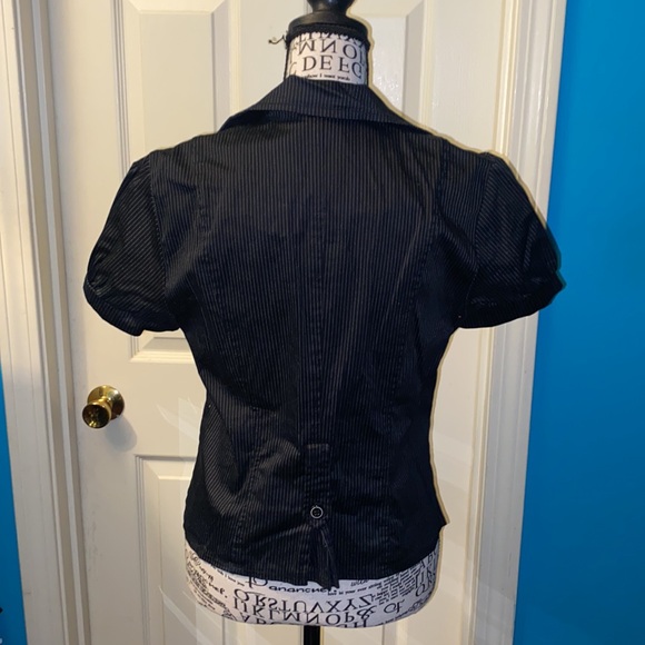 Women’s cute cropped short sleeve pinstriped blazer - Picture 5 of 7